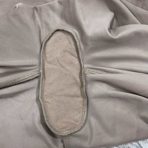 ✨SPECIAL✨SPANX High Waist Mid-Thigh Shorts - Picture 4 of 8